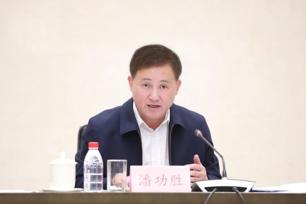 大众配资 央行行长潘功胜主持召开金融支持实体经济座谈会